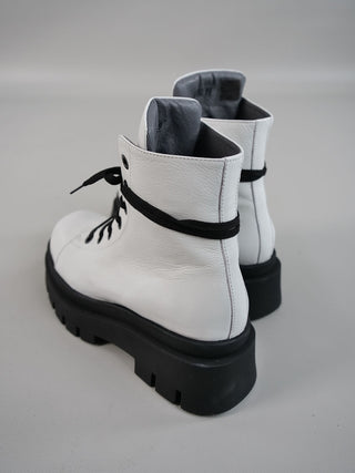 Lofina Boot 4006 white/black